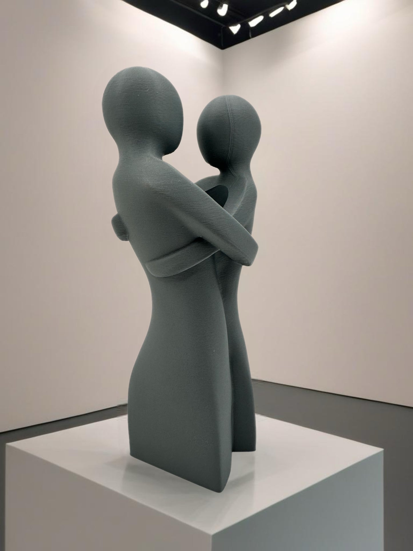 Embrace Mini Vase – 3D Printed Sculpture for a Single Flower