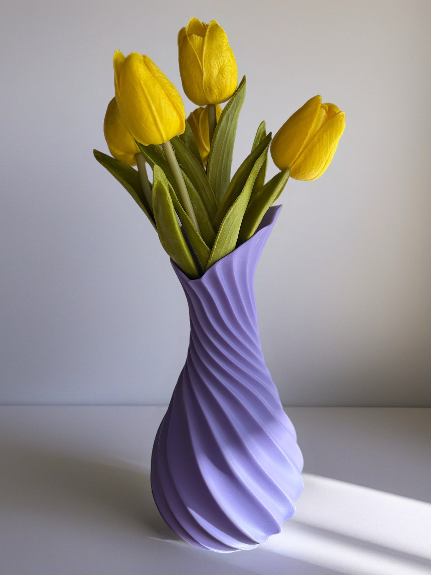 Elegant Swirl Vase – Modern 3D Printed Home Decor Accent