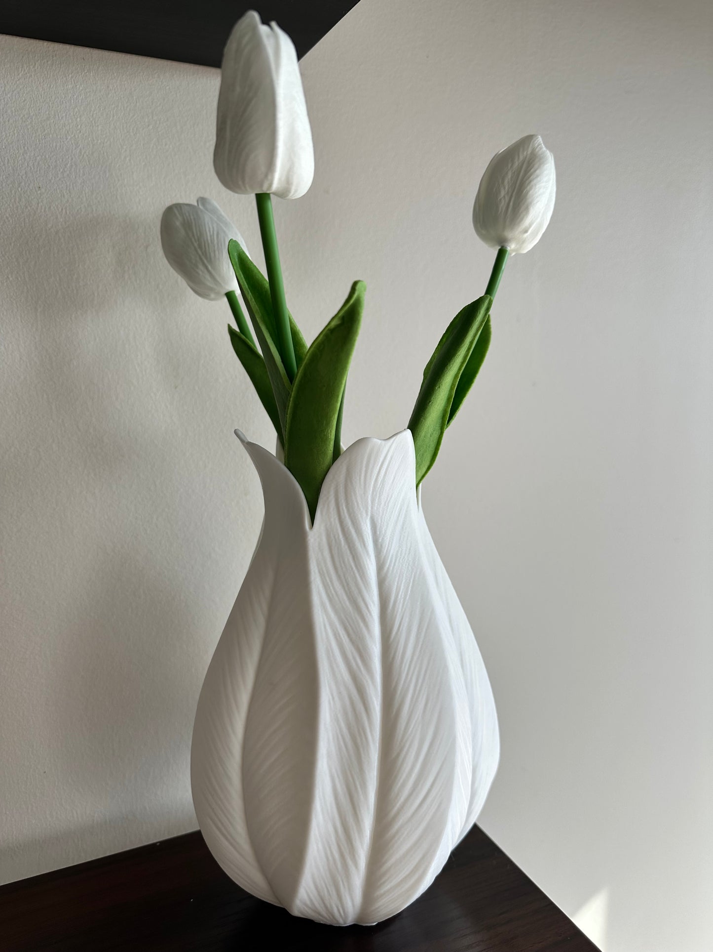 Minimalist Leaf vase